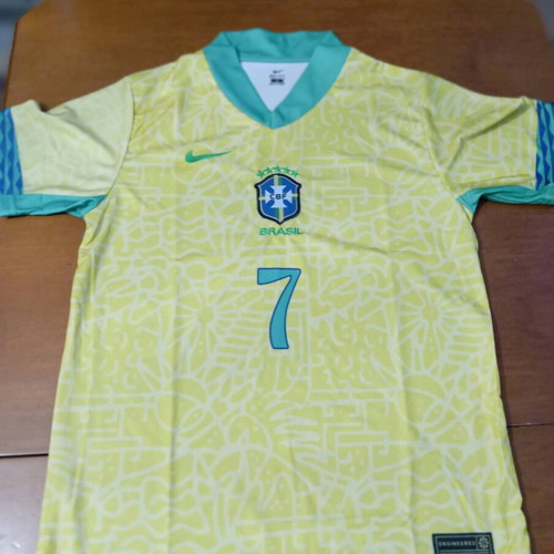 Brazil National Team Vinicius Jersey Medium like new official replica 2024