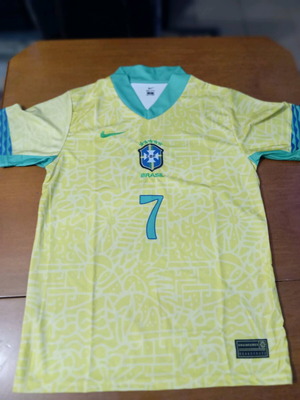 Brazil National Team Vinicius Jersey Medium like new official replica 2024