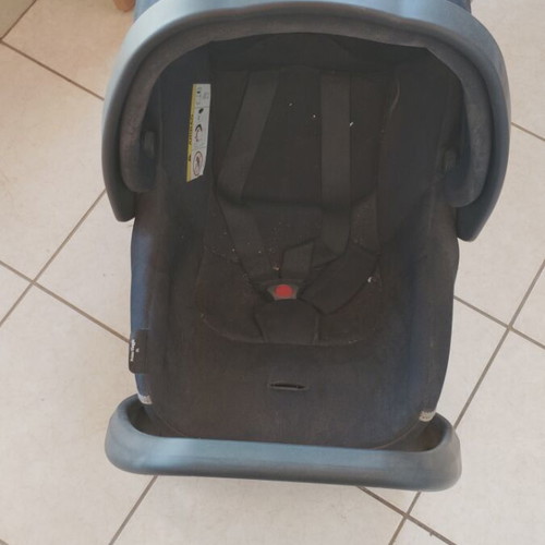 Peg Perego Primo Viaggio baby car seat like new, rear-facing