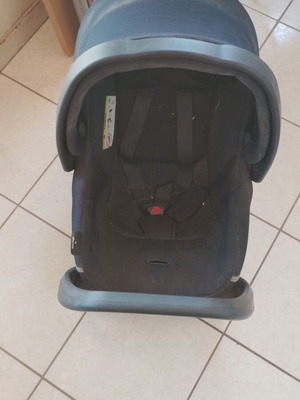 Peg Perego Primo Viaggio baby car seat like new, rear-facing