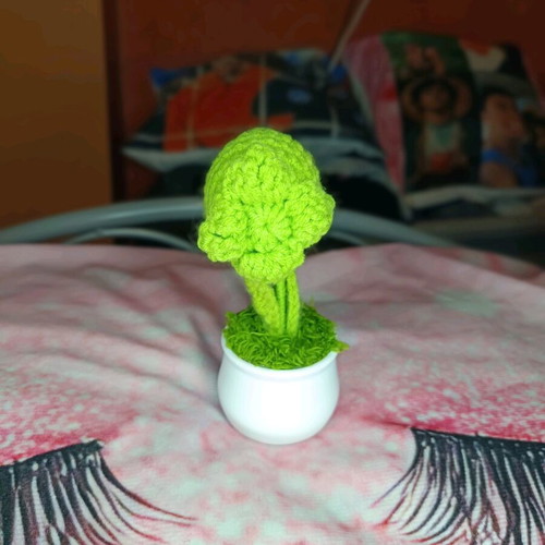 Handmade Peashooter plant pot crochet inspired by Plants vs Zombies brand new