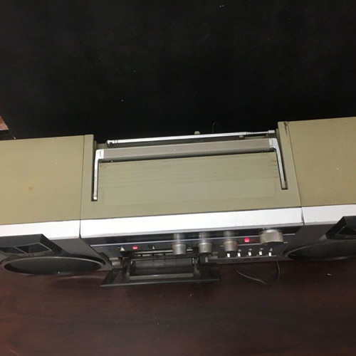 Sharp GF A2 Boombox used, radio functional, detachable speakers