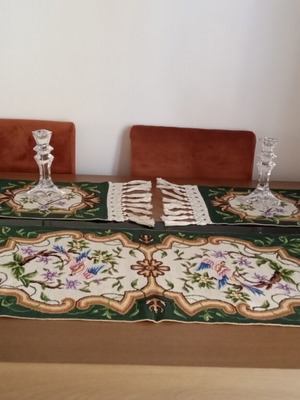 Σετ κεντημένα σεμέν με 2 πετσετάκια, σαν καινούργιο