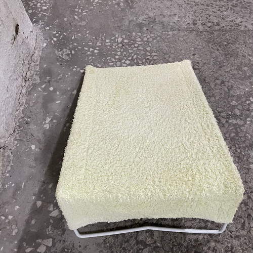 Ok Baby Jelly Bathing Base used with metal frame and fabric towel