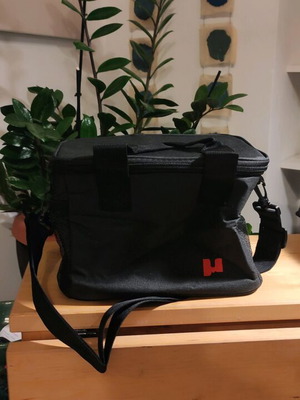 Black cooler bag like new, dimensions 25x18x18 cm