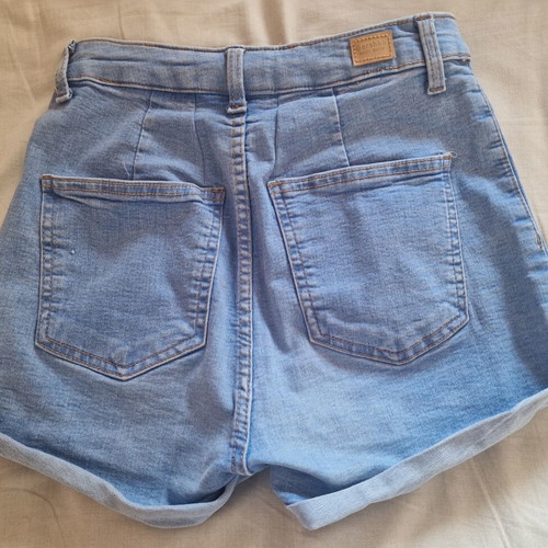 Bershka fitted stretch denim shorts, small