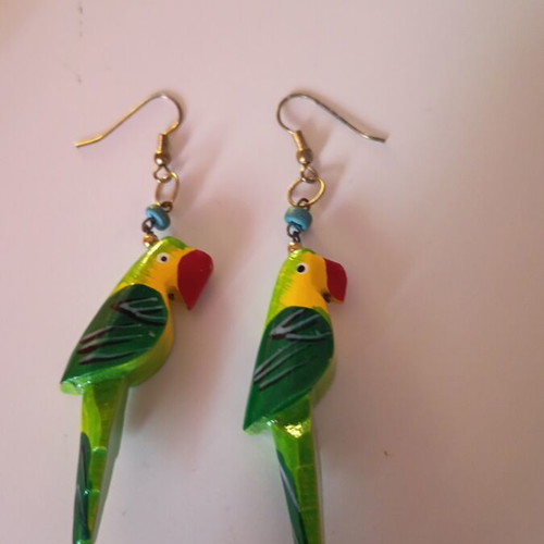 Bracelet and two pairs of earrings handmade, colorful, wood parrots