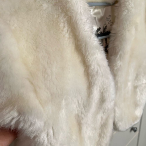 Women's cream fur jacket like new, size Medium