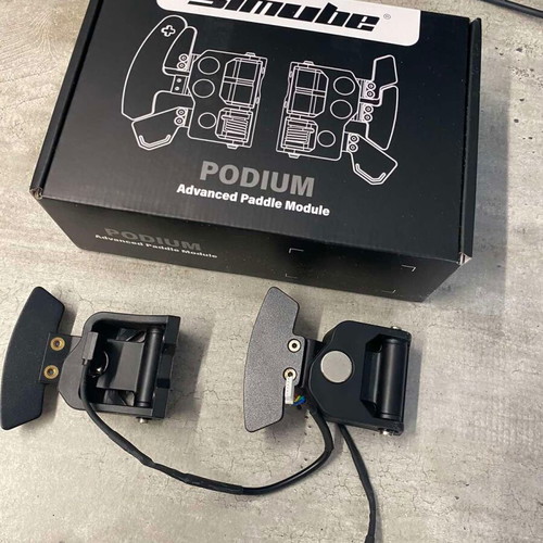 Fanatec Clubsports Steering Wheel F1 Esports V2 sim racing set