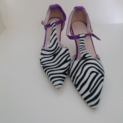 Suede pumps new size 39 with zebra pattern and purple details