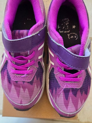 Asics athletic shoes for girl used, size 28.5, purple