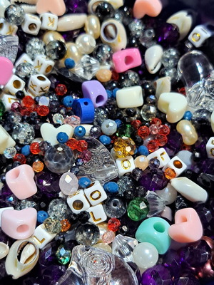 Various beads 314g, glass, acrylic, shells, letters, crystals, natural stones