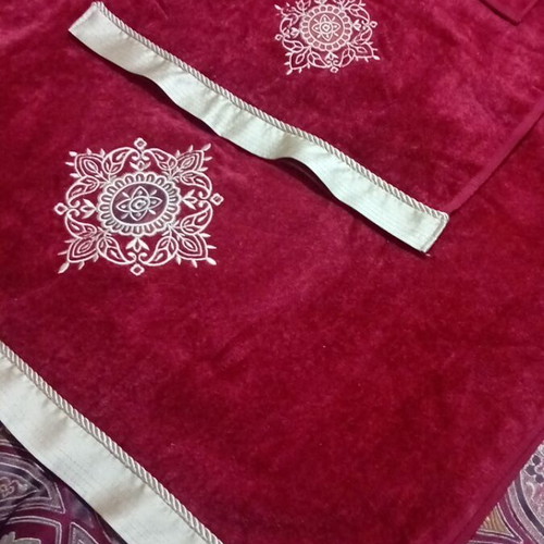 Towel set for bath like new for decoration