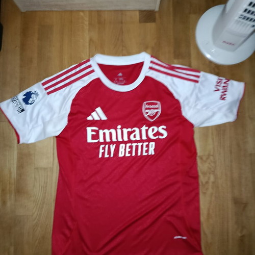 Arsenal 25/26 home kit like new, size small, official replica