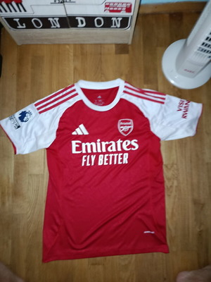 Arsenal 25/26 home kit like new, size small, official replica