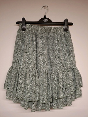 Sisters Point elastic short skirt like new, animal print, multicolor green, size S