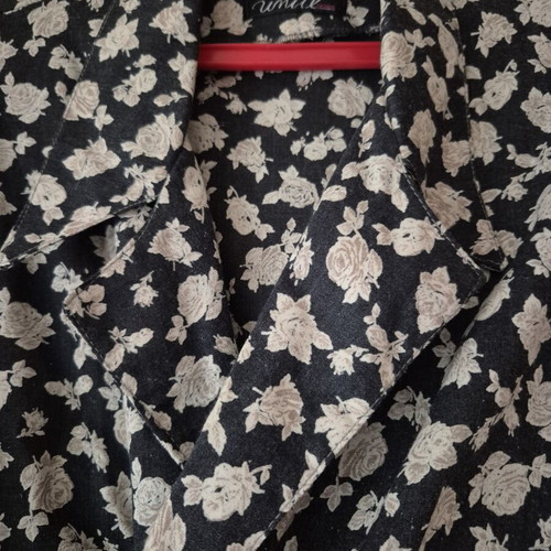 Wrap shirt like new, soft fabric, white and gray, size L