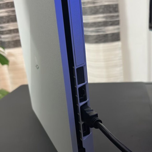 PlayStation 4 Slim 500GB λευκό μεταχειρισμένο με 1 παιχνίδι και χειριστήριο