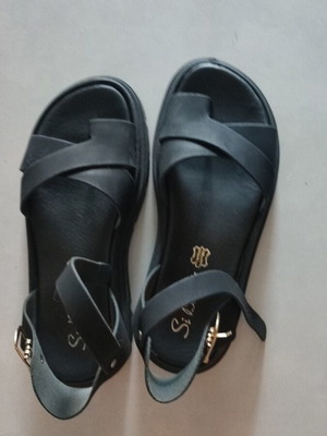 Bozikis leather sandals like new, size 39, black