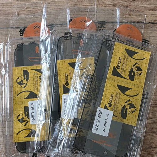 Privacy tempered glass screen protector for iPhone 16 Pro/17, pack of 3