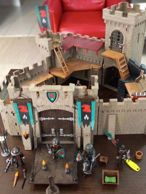 Κάστρο ιπποτών Playmobil μεταχειρισμένο