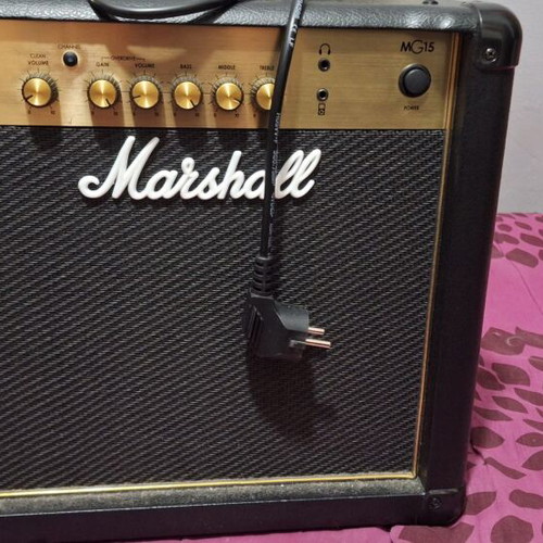 Jackson JS32 electric guitar set with Marshall amplifier and Behringer pedal