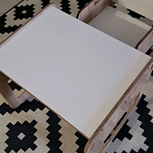 Children's desk and bookshelf set like new