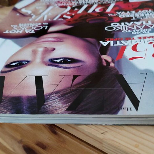 Bazaar November 2011 issue like new with Beyoncé