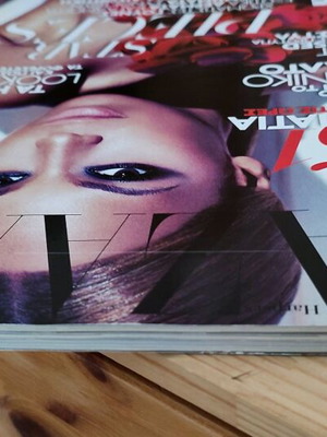 Bazaar November 2011 issue like new with Beyoncé