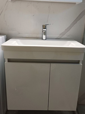 Bathroom cabinet City 01 with Grohe Start Clova S faucet like new, white lacquer