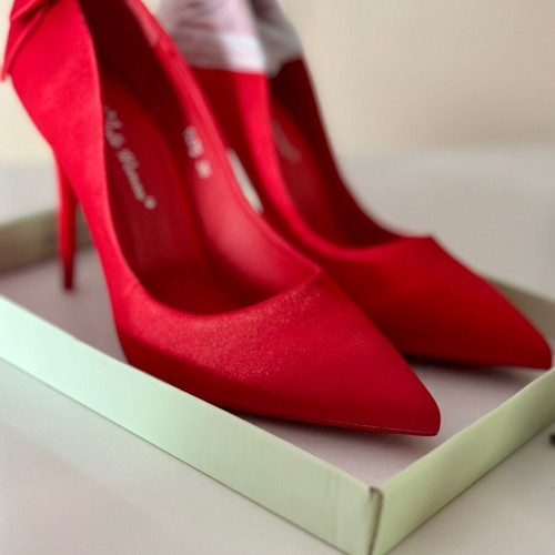 Belle Women Red Satinette Pumps with Bow Size 38 New