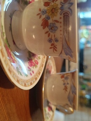 Set of 2 espresso cups with saucers like new