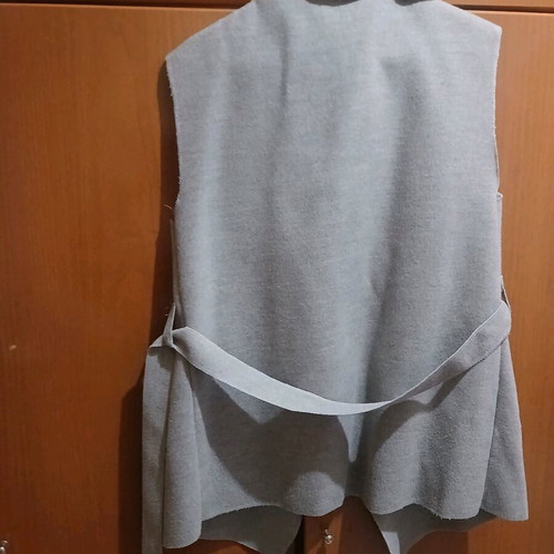 Sleeveless outerwear like new, gray, sizes M and L
