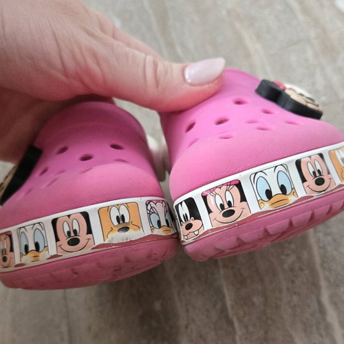 Crocs Minnie collectible kids shoes like new c6 (22-23)