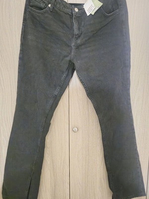 H&M Дънки Нови, Черни, Тесен Модел с Отвор Долу