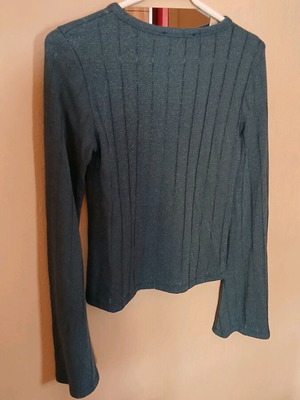 Badila blouse like new, petrol with shiny thread and bell sleeves one size