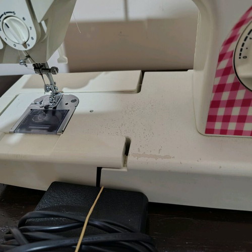 Singer sewing machine used, needs repair