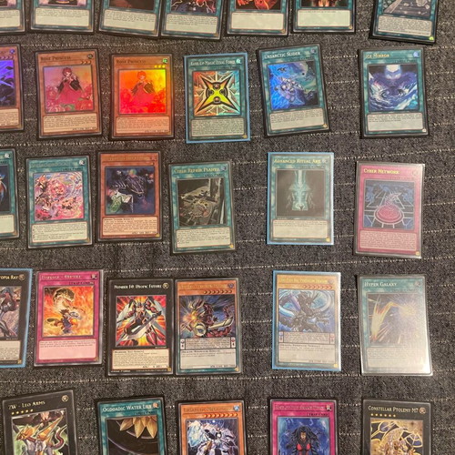 Yu-Gi-Oh Lot 60 Cards and 2 Playmats like new