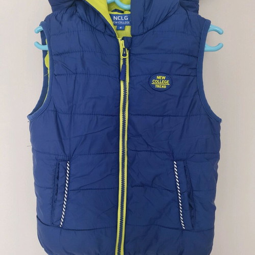 Sleeveless jacket for 4 years old