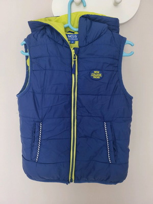 Sleeveless jacket for 4 years old