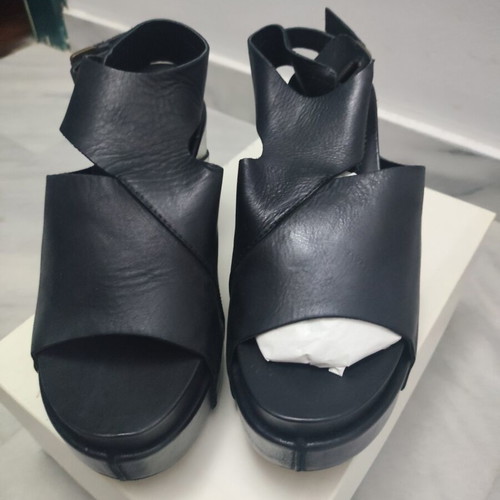 Luca Valentini black leather platform sandals size 38