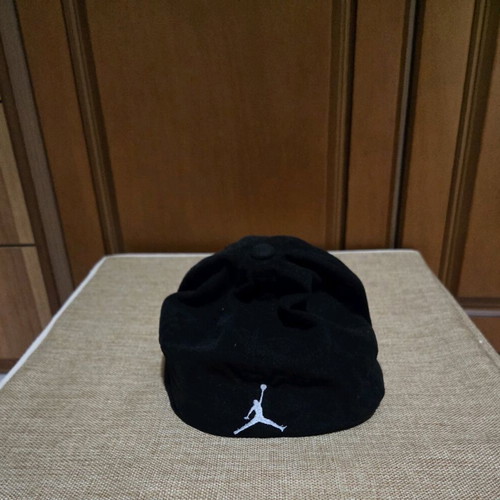 Jordan 17 Cap 2001 like new, black, size M