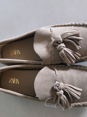 Σουέντ μοκασίνια Zara καινούργια, μπεζ