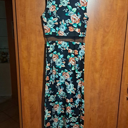 Long dress with transparency at the waist and slit