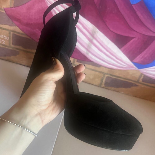 Voi&Noi black suede platform heels size 41 like new with chunky heel