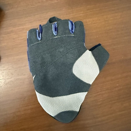 Reebok Women Training Gloves Like New, Purple Lycra Fitness