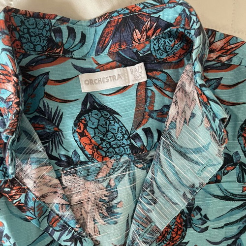 Boy's shirt and shorts set like new, age 7-8