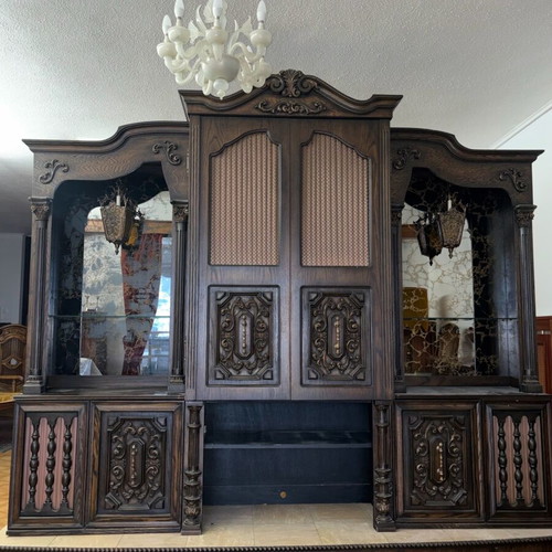 Vintage living room unit with bar, built-in turntable and sound system like new