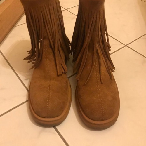 Women's boots with fringe tan size 39 like new with fur lining