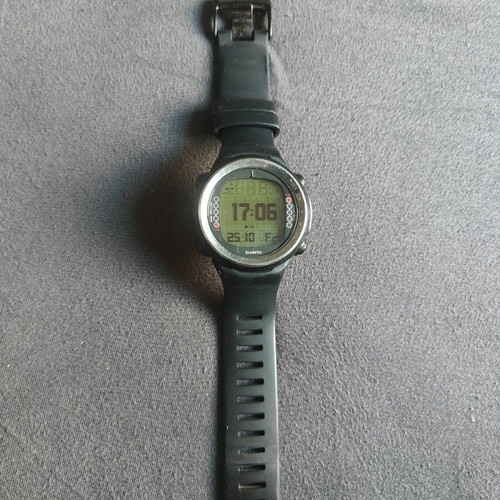 Suunto d4i used watch with genuine strap, ideal for diving